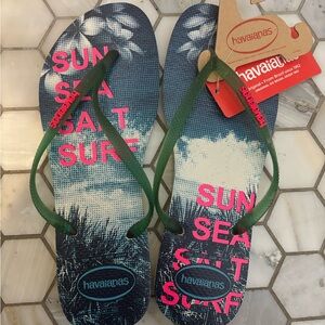 Havaianas NWT flip flop. Women’s 11/12. Get 2 other paid free!